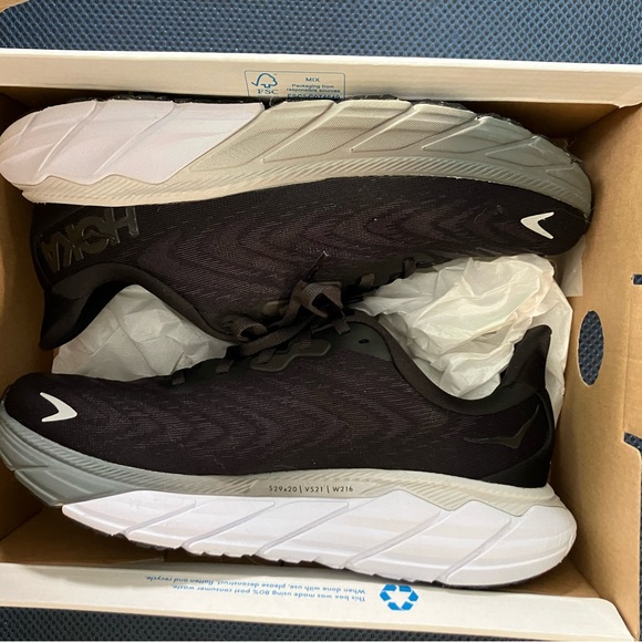 Hoka Arahi 6 black running sneakers! - Picture 3 of 6